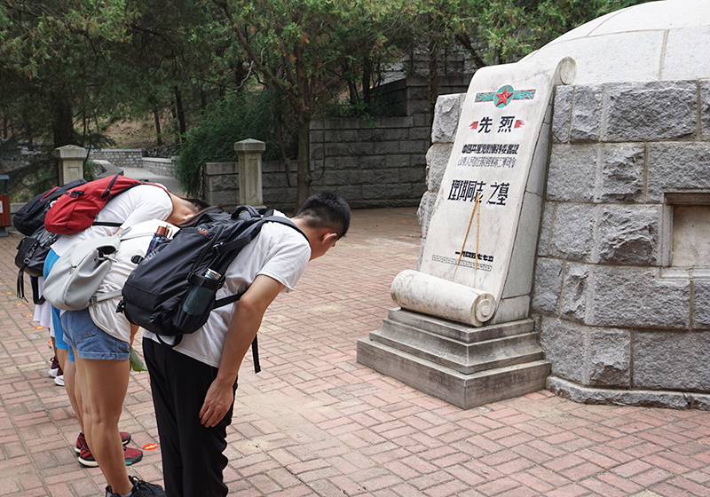 1祭拜理琪同志.jpg 1祭拜理琪同志.jpg